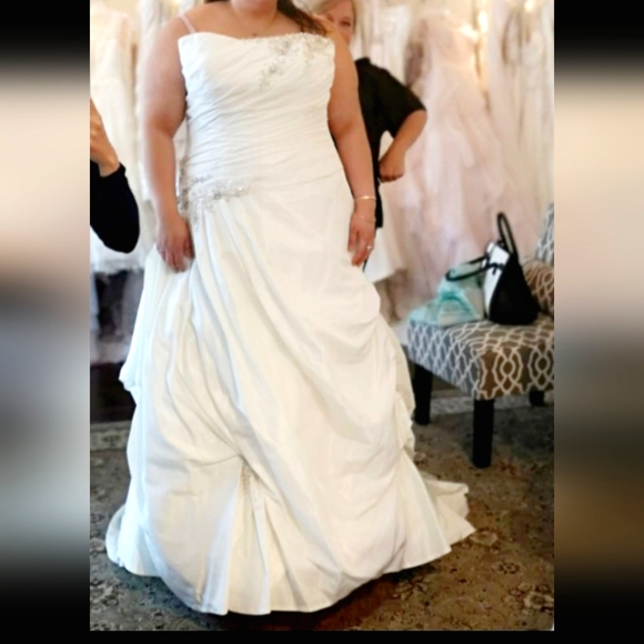 Wedding Dress - Picture 2 of 6